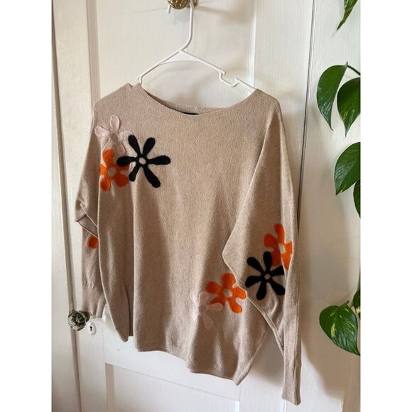 Aaeda women’s size large flower sweater - Picture 2 of 11